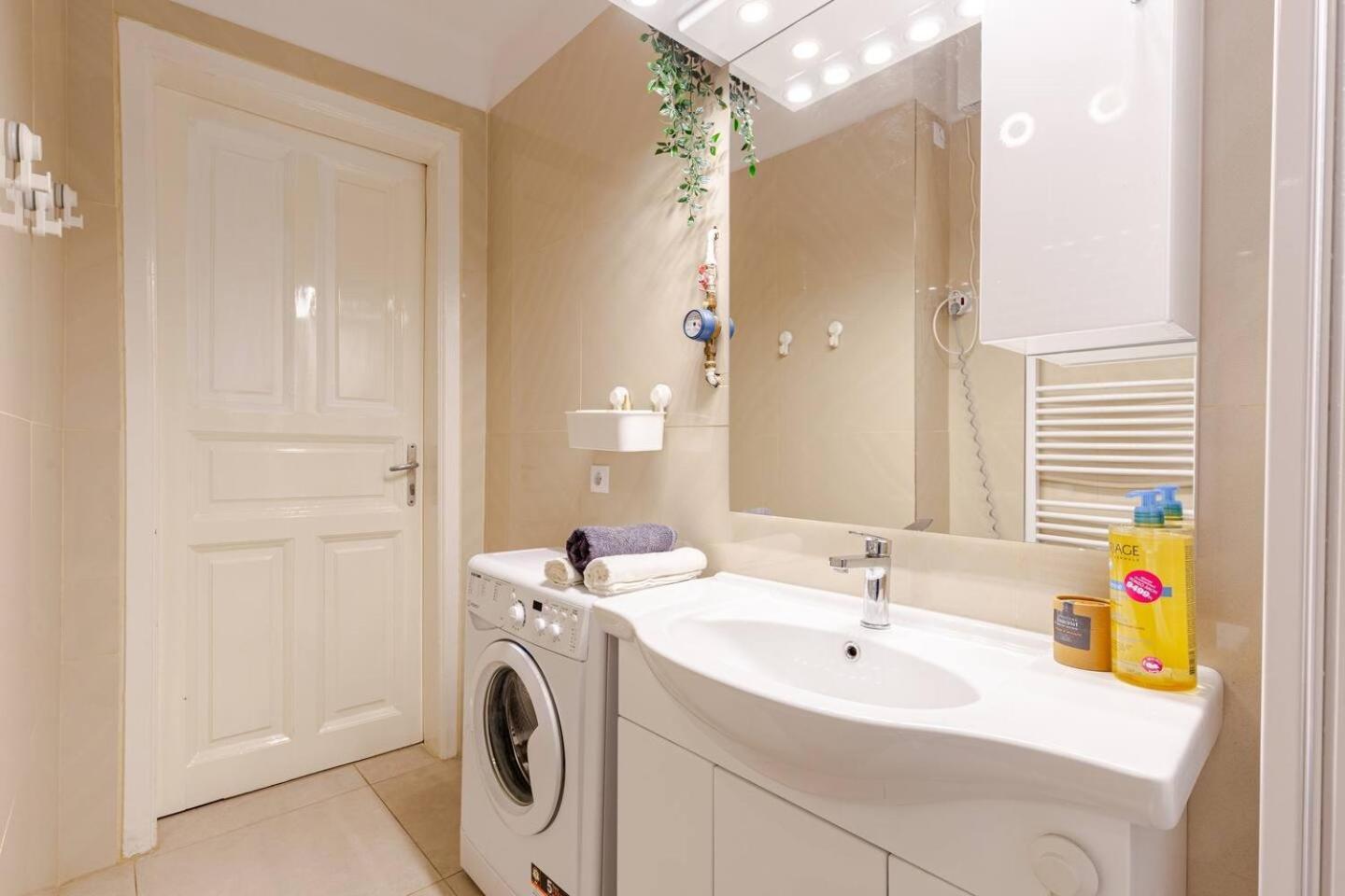Vibrant Center Apartment 부다페스트 외부 사진